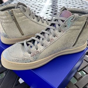 Like New P448 Skate Plot - size 40 (9-10)